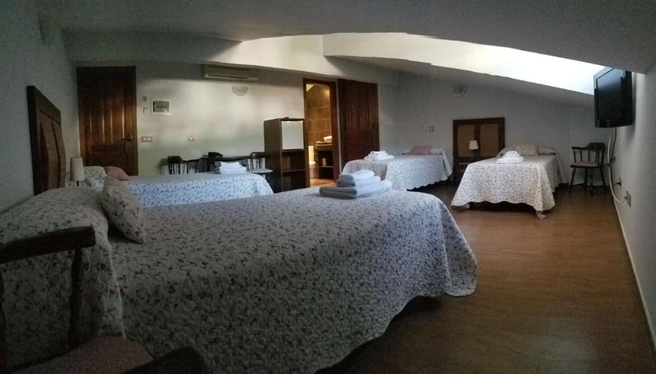 posada trastamara Piedralaves Exterior foto